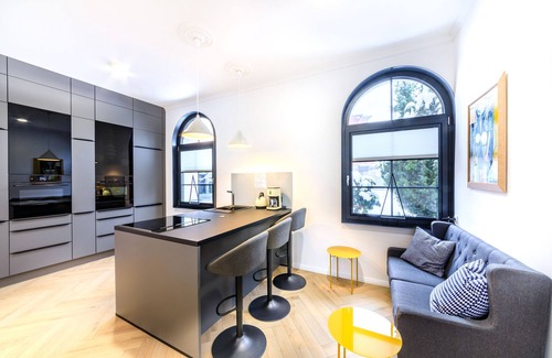 Auerbach Apartment | Holiday Apartment "Schlossplatz Vogtland" with Private Terrace, Private Sauna & Wi-Fi