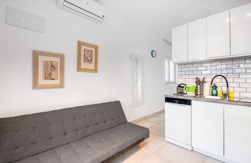 Grau i Platja Apartment | Holiday Apartment "Soleole1" with Shared Terrace & Wi-Fi