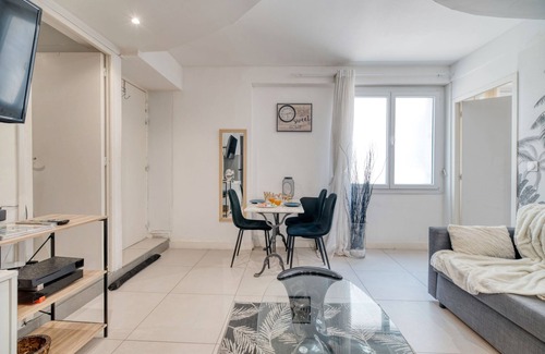 Toulouse East Apartment | Holiday Apartment "Toulouse Gare Et Métro 3mn À Pied" with Wi-Fi