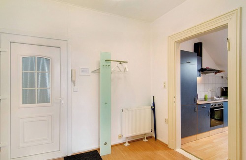 Esens Apartment | Holiday Apartment "Villa Fokken Steuermannsquartier" with Shared Garden & Wi-Fi