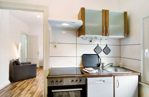 Esens Apartment | Holiday Apartment "Villa Fokken Bootsmannsquartier" with Shared Garden & Wi-Fi