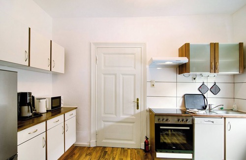 Esens Apartment | Holiday Apartment "Villa Fokken Bootsmannsquartier" with Shared Garden & Wi-Fi