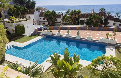 Marbella Seafront Promenade Apartment | Holiday Apartment with seaview