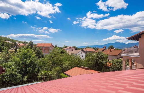 Sarsoni Apartment | Holiday apartment with garden and sauna