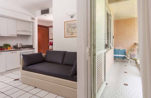 Alba Apartment | Holiday apartment with balcony and air conditioning