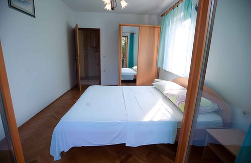 Povile Apartment | Holiday apartment With sea views and air conditioning