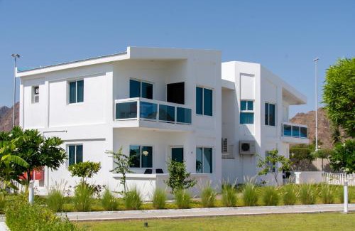 Al Kubus Hotel | Holiday Beach Resort