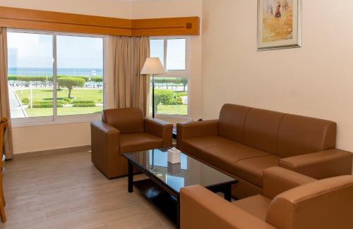 Al Kubus Hotel | Holiday Beach Resort