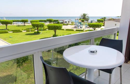 Al Kubus Hotel | Holiday Beach Resort