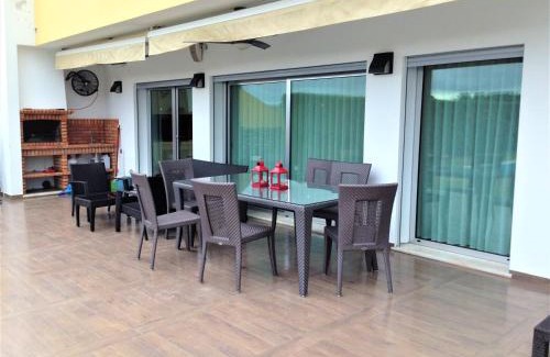 Peniche Villa | Holiday Calm Villa - Beach & Pool