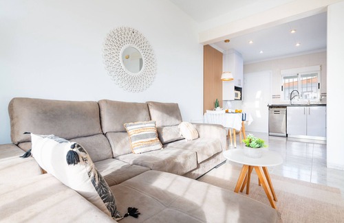 Vinaros House | Holiday Casa Vesalia close to the Beach with Garden & Wi-Fi