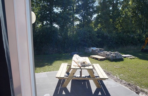 Paasloo House | Holiday chalet near the canals of Giethoorn (Dutch Venice) and National Park Weerribben - Wieden, beautiful nature and many animals such as the otter, kingfisher, roe deer, fox, buzzard, hawk and many others. Particularly loved by walkers, cyclists, bi...