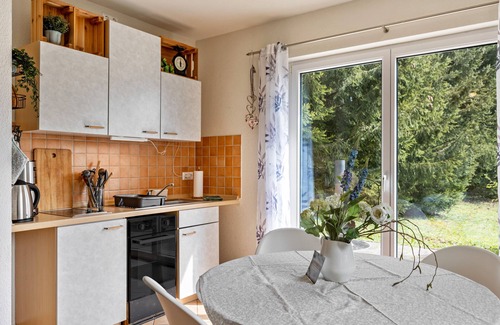 Goldlauter House | Holiday Home 'Konrad' with Private Terrace and Wi-Fi