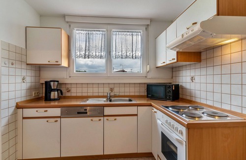 Leiselheim Apartment | Holiday Apartment "Schneider" with Mountain View, Shared Garden and Wi-Fi