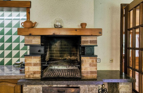 Vallfogona House | Holiday Home Can Blau with Mountain View, Pool, Garden & Wi-Fi