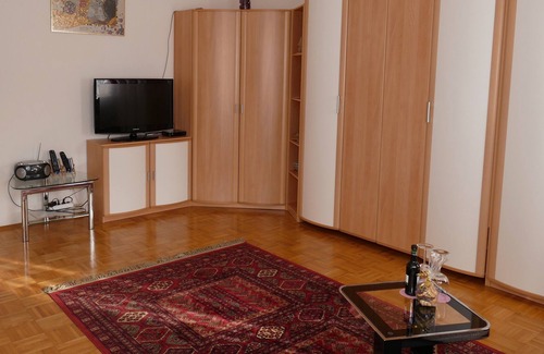 Gries Apartment | Holiday flat in down centre with underground parking