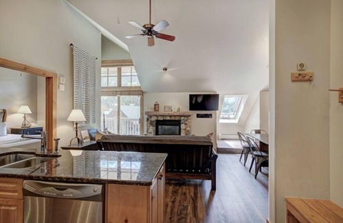 River Run Condo | Holiday for 4 | Prime Location + Exclusive Privacy