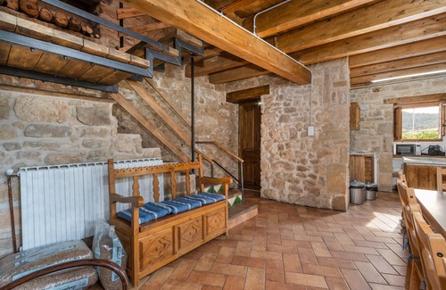 Els Omells De Na Gaia House | Holiday Home 'Casanellas' with Mountain View, Private Garden and Wi-Fi