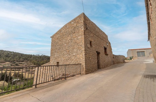 Els Omells De Na Gaia House | Holiday Home 'Casanellas' with Mountain View, Private Garden and Wi-Fi
