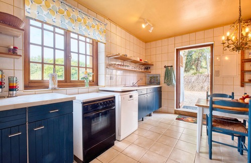 Le Buisson-de-Cadouin House | Holiday Home 'La Bergerie' with Shared Pool, Private Terrace and Wi-Fi