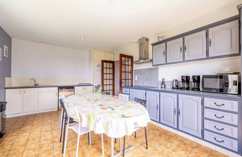Saint-Etienne-du-Bois House | Holiday Home 'Gîte La Clé Des Champs' with Private Terrace and Private Garden