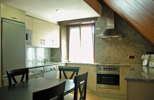 Villanueva de Aezcoa House | Holiday Home 'Casa Aguerre' with Mountain View, Private Terrace and Wi-Fi