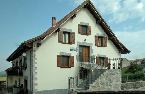 Villanueva de Aezcoa House | Holiday Home 'Casa Aguerre' with Mountain View, Private Terrace and Wi-Fi