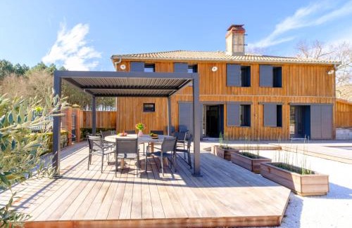 Sainte-Eulalie-en-Born House | Holiday Home Souleyraou by Interhome