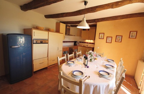 Sainte-Foy-de-Longas House | Holiday Home 'Le Vannier' with Shared Garden and Wi-Fi