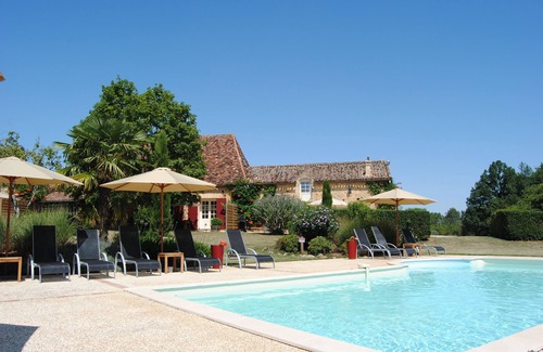 Sainte-Foy-de-Longas House | Holiday Home 'Le Vannier' with Shared Garden and Wi-Fi