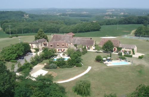 Sainte-Foy-de-Longas House | Holiday Home 'Le Minotier' with Private Garden and Wi-Fi
