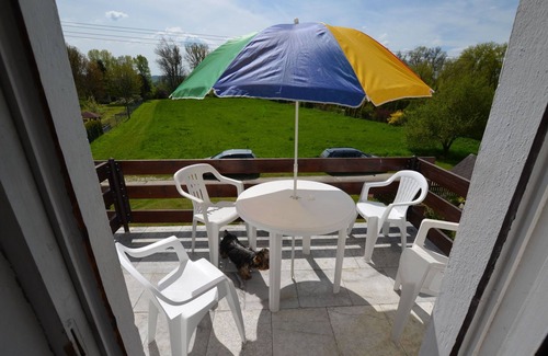 Pocedelice House | Holiday home in Orasice- Počedělice with garden