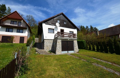Pocedelice House | Holiday home in Orasice- Počedělice with garden
