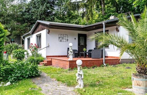 Wernsdorf House | Holiday Home 'Haus Am See' with Private Terrace and Wi-Fi