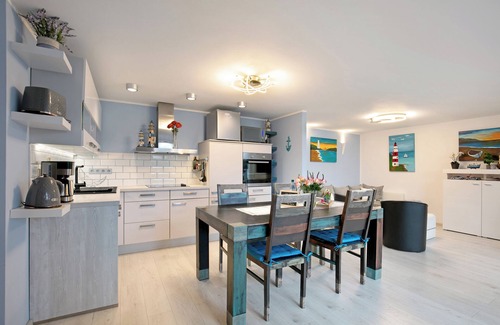 Zernsdorf House | Holiday Home 'Häuser' with Lake View, Private Terrace and Wi-Fi