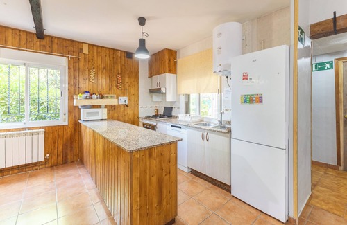 Fuentiduena de Tajo House | Holiday Home 'Casa Fina' with Private Pool, Shared Terrace and Wi-Fi
