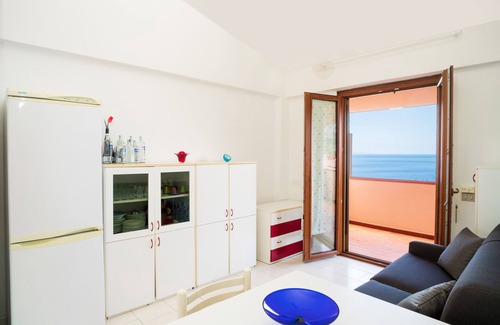 Sant'Alessio Siculo House | Holiday Home "Vista Mare" with Sea View, Private Terrace and Wi-Fi