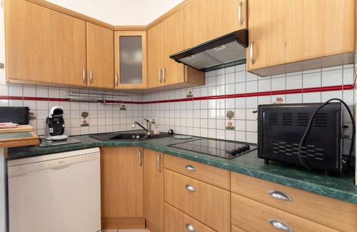 Reynes House | Holiday Home 2 with Mountain View, Shared Pool