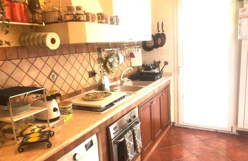 Partanna Apartment | holiday home a stone's throw from Mondello Rooms air conditioning, TV and garden