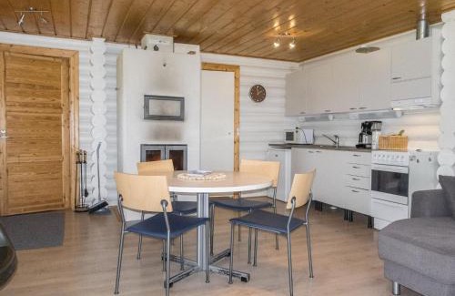 Pyhasalmi House | Holiday Home Aamunkoin rantatupa by Interhome