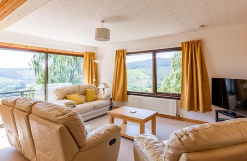 East Lewiston House | Holiday Home Achmony Secluded Westend by Interhome