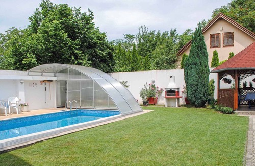 Siofok-Szabadifurdo House | Holiday home air-conditioned, with WiFi, large indoor pool, sauna, dishwasher