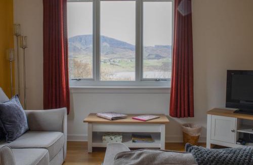 Staffin House | Holiday Home Alan's House by Interhome