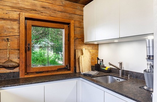 Finsing House | Holiday Home 'Altes Totschenhäusl Am Ziller' with Mountain View, Private Garden and Wi-Fi