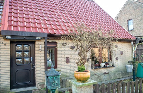 Annenwalde Apartment | Holiday Home 'Am Reiterhof' with Private Terrace, Private Garden and Wi-Fi