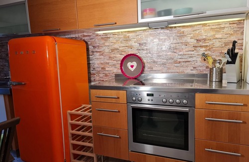 Langel House | Holiday Home 'Amazing location on the Rhine River' with Garden, Terrace & Wi-Fi