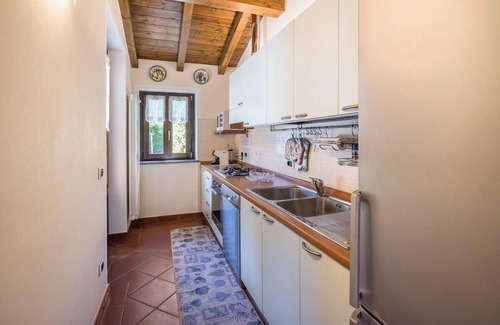 San Martino House | Holiday Home Anna with Pets and Mountain View