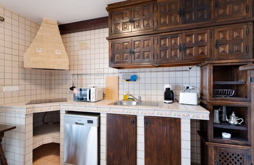 Playa de Arinaga Apartment | Holiday Home 'Apartamento Fani N1' with Private Terrace, Wi-Fi and Air Conditioning