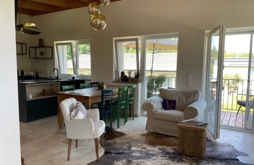 Schiefling am See House | Holiday Home 'Casa Tapeo' with Lake View, Shared Pool and Wi-Fi