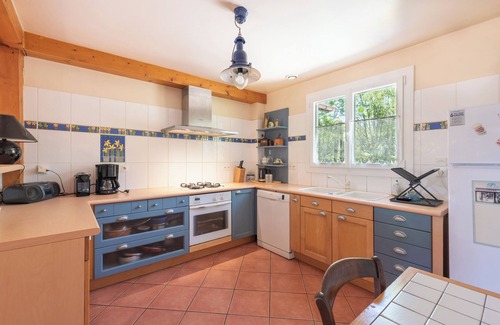 Castet House | Holiday Home 'Au Pied Du Pic Du Midi' with Mountain View, Private Terrace and Private Garden